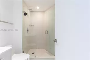 55 SW 9th St, Miami, FL 33130 - Photo 23