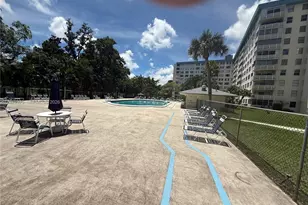 4200 Hillcrest Dr, Hollywood, FL 33021 - Photo 13