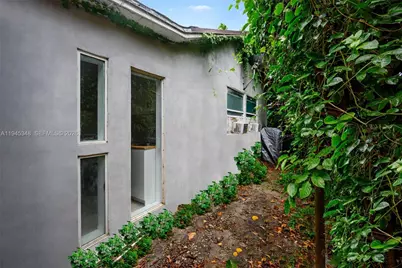 348 NE 58th St, Miami, FL 33137 - Photo 3