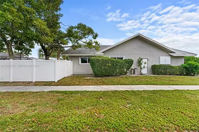 7527 SW 6th Ct, North Lauderdale, FL 33068 - Photo 25