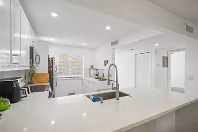 380 Racquet Club Rd #204, Weston, FL 33326 - Photo 5