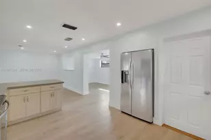 1310 NW 42nd St, Oakland Park, FL 33309 - Photo 7