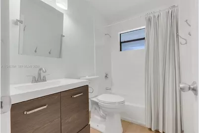 1310 NW 42nd St, Oakland Park, FL 33309 - Photo 15