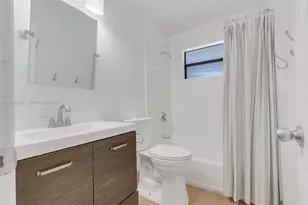 1310 NW 42nd St, Oakland Park, FL 33309 - Photo 15