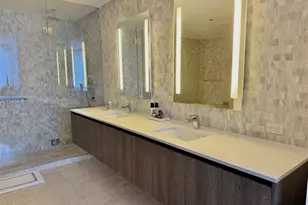 68 SE 6th St, Miami, FL 33131 - Photo 13