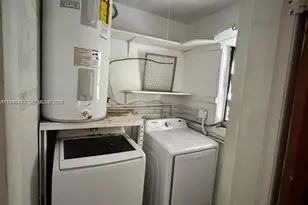 341 Aladdin St, Opa-Locka, FL 33054 - Photo 9