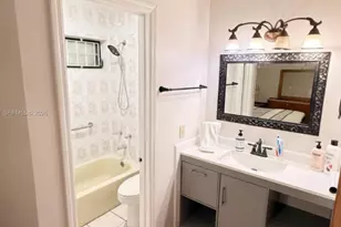 10417 NW 129th St, Hialeah Gardens, FL 33018 - Photo 11