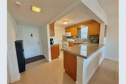 2324 S Cypress Bend Dr #316, Pompano Beach, FL 33069 - Photo 3