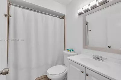 8202 NW 100th Dr, Tamarac, FL 33321 - Photo 9