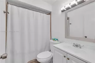 8202 NW 100th Dr, Tamarac, FL 33321 - Photo 9