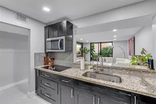 8635 NW 8th St, Miami, FL 33126 - Photo 11