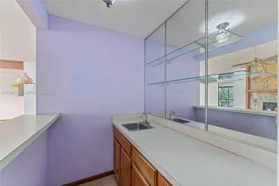 8155 Glenbrooke Ct, Sarasota, FL 34243 - Photo 11