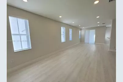 11400 NW 75th Ter, Doral, FL 33178 - Photo 9