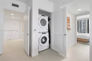 159 NE 6th St, Miami, FL 33132 - Photo 9