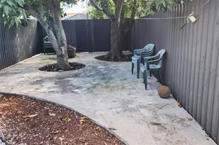 1360 NE 144th St, Miami, FL 33161 - Photo 11