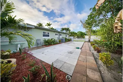300 NE 175th St, North Miami Beach, FL 33162 - Photo 39