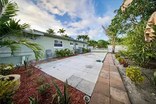 300 NE 175th St, North Miami Beach, FL 33162 - Photo 39