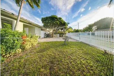 300 NE 175th St, North Miami Beach, FL 33162 - Photo 37