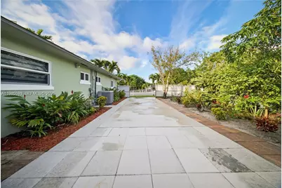 300 NE 175th St, North Miami Beach, FL 33162 - Photo 43