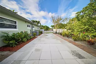 300 NE 175th St, North Miami Beach, FL 33162 - Photo 43