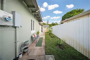 300 NE 175th St, North Miami Beach, FL 33162 - Photo 31