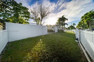 300 NE 175th St, North Miami Beach, FL 33162 - Photo 23
