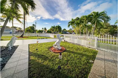300 NE 175th St, North Miami Beach, FL 33162 - Photo 35