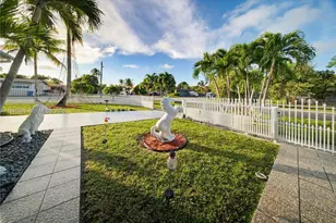 300 NE 175th St, North Miami Beach, FL 33162 - Photo 35