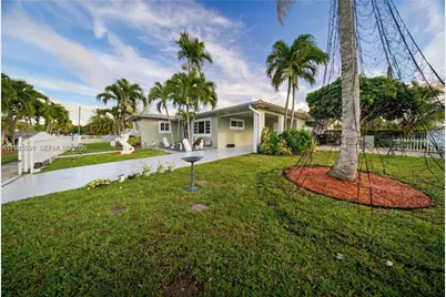 300 NE 175th St, North Miami Beach, FL 33162 - Photo 1