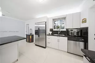 300 NE 175th St, North Miami Beach, FL 33162 - Photo 9