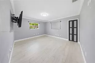 300 NE 175th St, North Miami Beach, FL 33162 - Photo 9