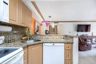 7090 NW 179th St, Hialeah, FL 33015 - Photo 11