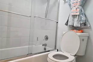 100 Lincoln Rd, Miami Beach, FL 33139 - Photo 11