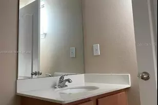 11016 Tahiti Isle Ln, Other City - In The State Of Florida, FL 33647 - Photo 17