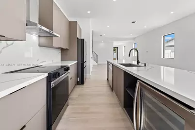 740 NW 24th Ct, Miami, FL 33125 - Photo 17