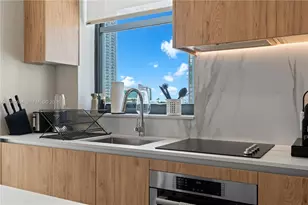 11 NE 6th St, Miami, FL 33132 - Photo 13