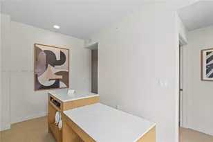 11 NE 6th St, Miami, FL 33132 - Photo 17