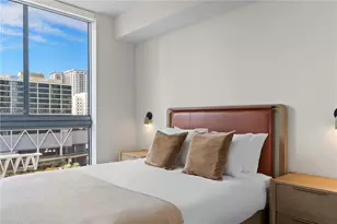 11 NE 6th St, Miami, FL 33132 - Photo 25