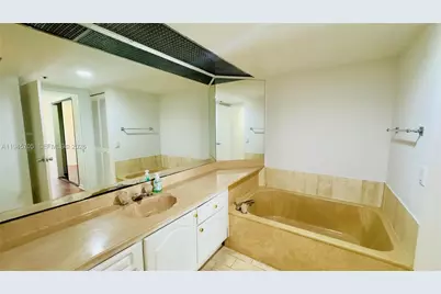 1717 N Bayshore Dr #A-3242, Miami, FL 33132 - Photo 9