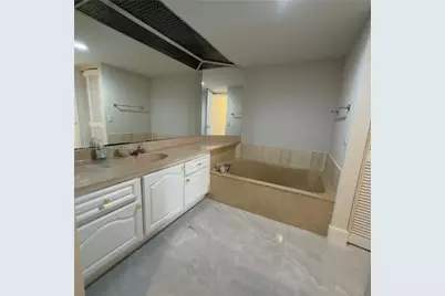 1717 N Bayshore Dr #A-3242, Miami, FL 33132 - Photo 13