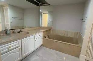 1717 N Bayshore Dr, Miami, FL 33132 - Photo 13