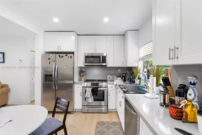 5854 SW 62nd St, Miami, FL 33143 - Photo 7