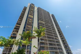 20379 W Country Club Dr, Aventura, FL 33180 - Photo 35