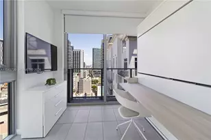 227 NE 2nd St, Miami, FL 33132 - Photo 17