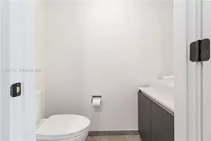 227 NE 2nd St, Miami, FL 33132 - Photo 21