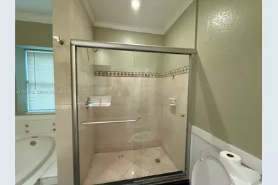 [Address not provided], North Miami Beach, FL 33179 - Photo 11