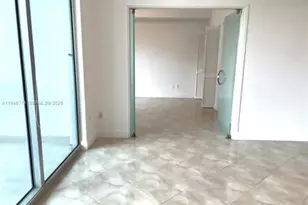 300 S Biscayne Blvd, Miami, FL 33131 - Photo 13