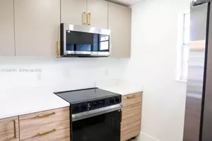 220 SW 9th Ave, Hallandale Beach, FL 33009 - Photo 23