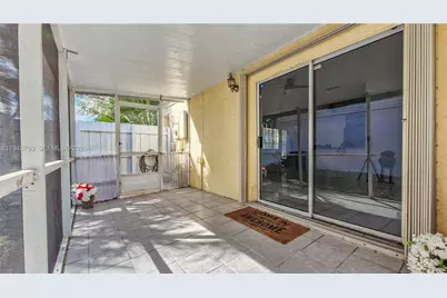 1101 SW 86th Ave, Pembroke Pines, FL 33025 - Photo 25