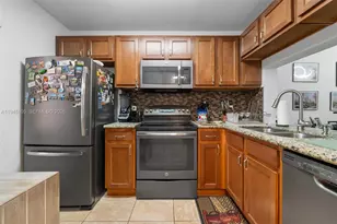 10005 S Winding Lake Rd, Sunrise, FL 33351 - Photo 5